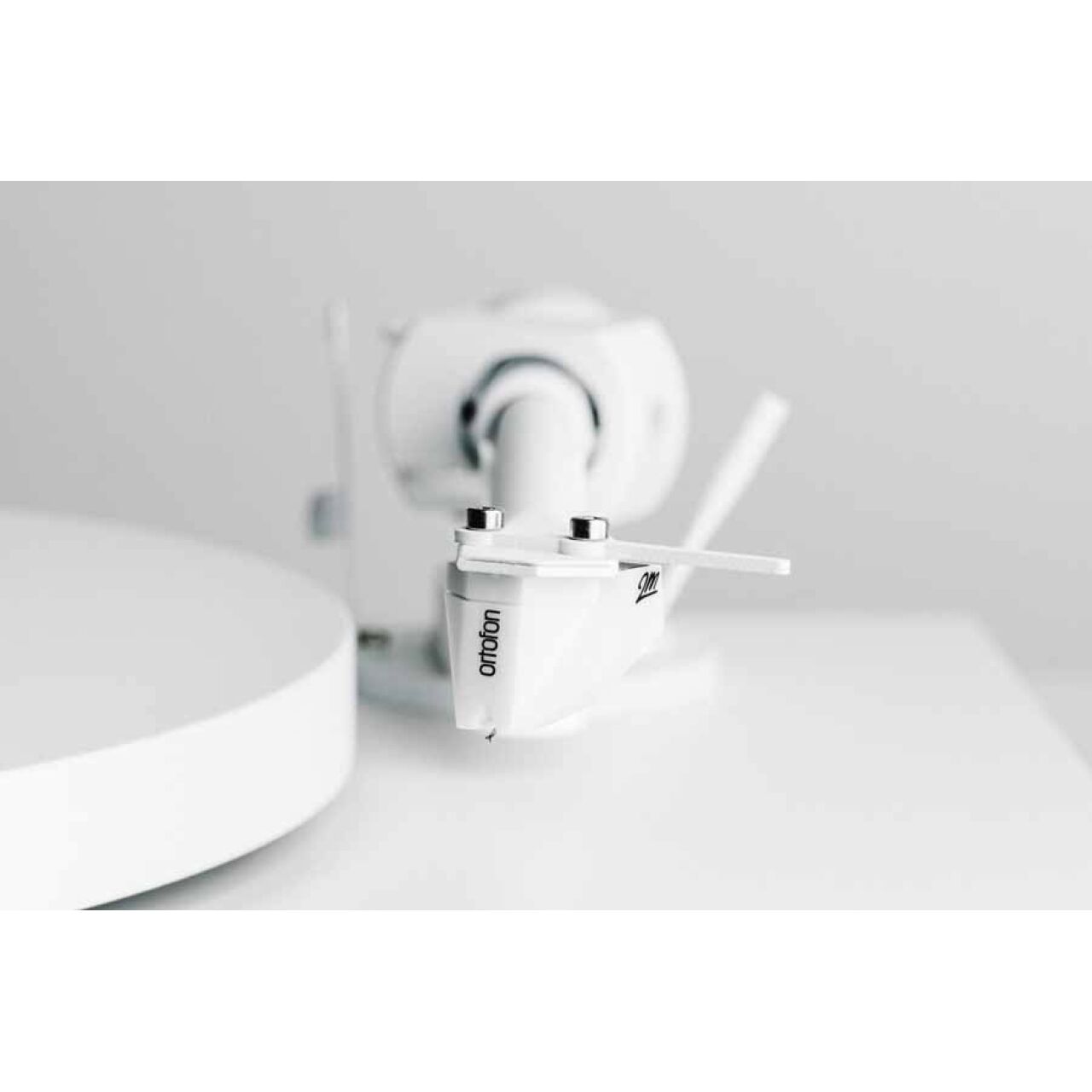 PRO-JECT Debut Pro White Edition